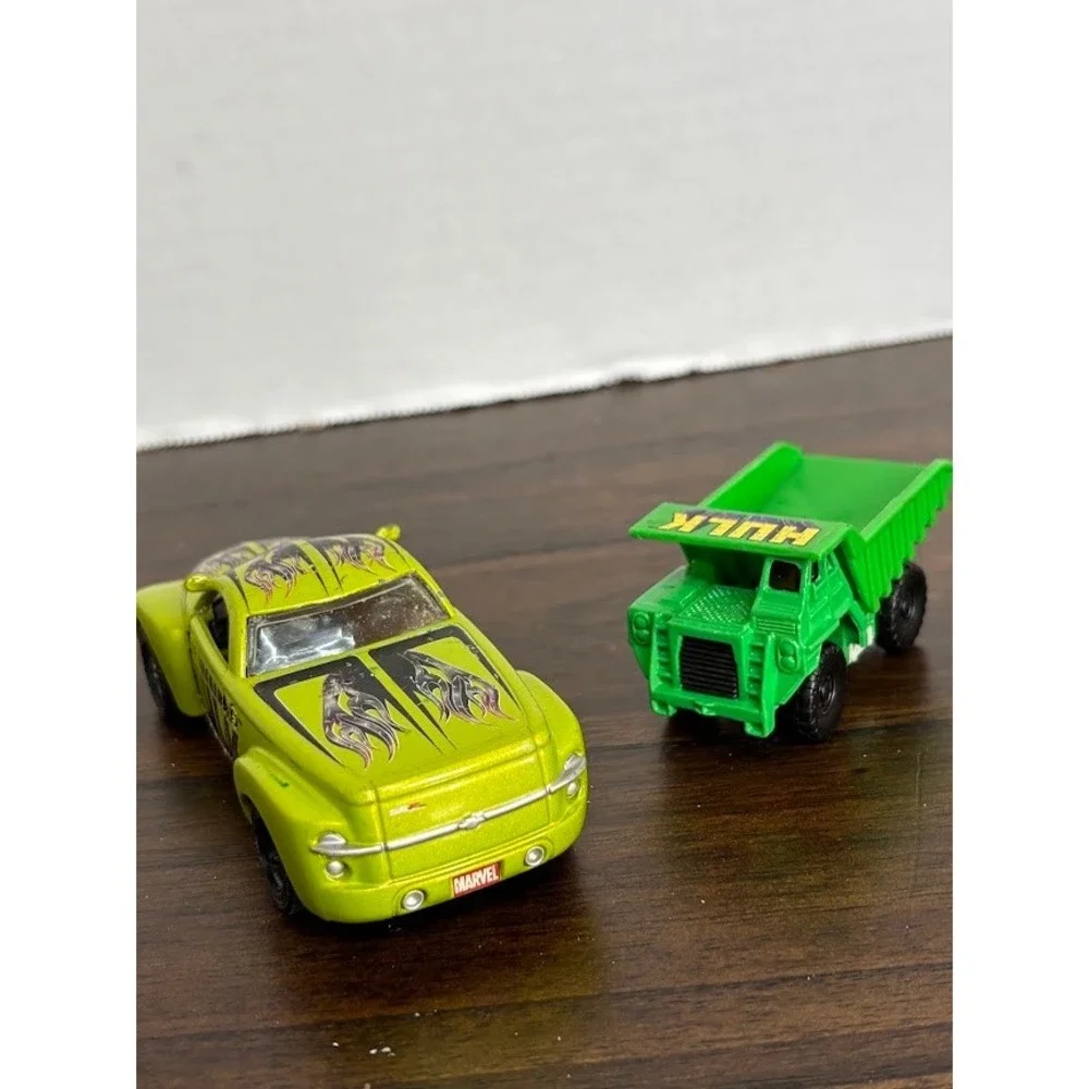 Maisto Marvel Incredible Hulk 2000 Chevrolet SSR 1/36 & Dump Truck Diecast Lot